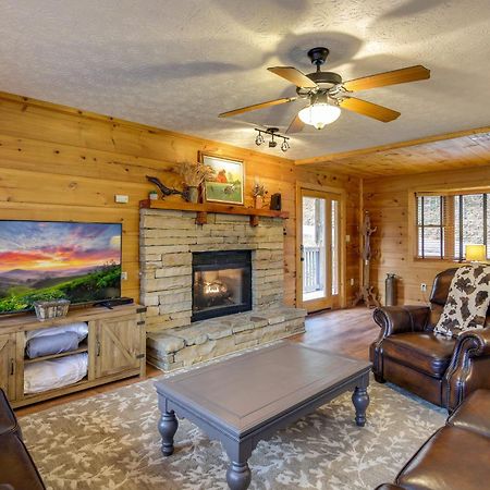 Pet-Friendly Gatlinburg Retreat With Hot Tub! Villa Buitenkant foto