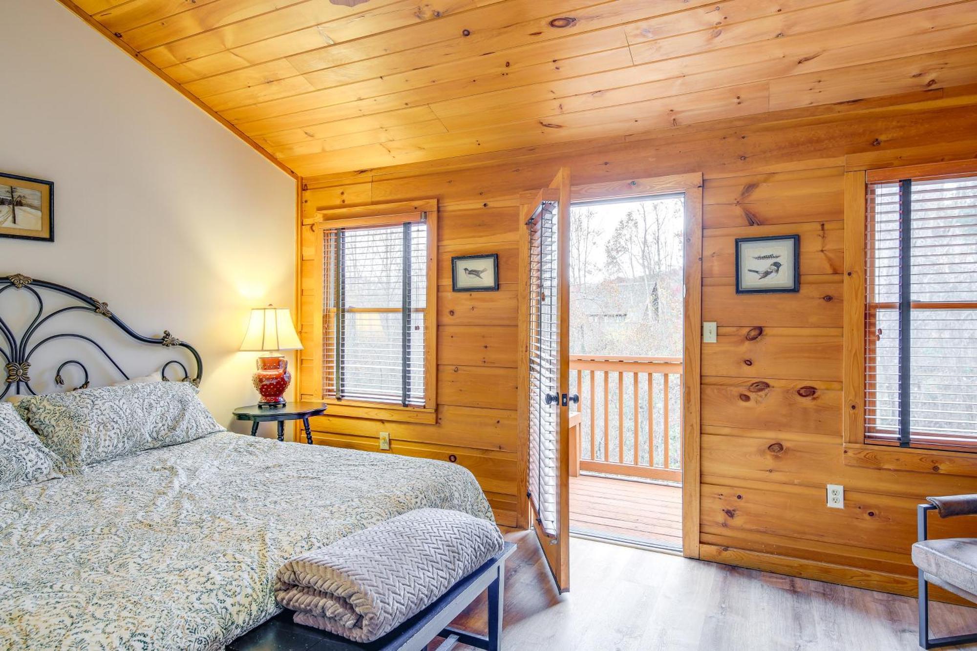 Pet-Friendly Gatlinburg Retreat With Hot Tub! Villa Buitenkant foto
