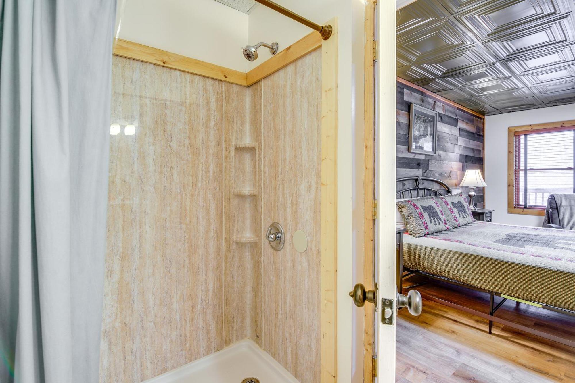 Pet-Friendly Gatlinburg Retreat With Hot Tub! Villa Buitenkant foto