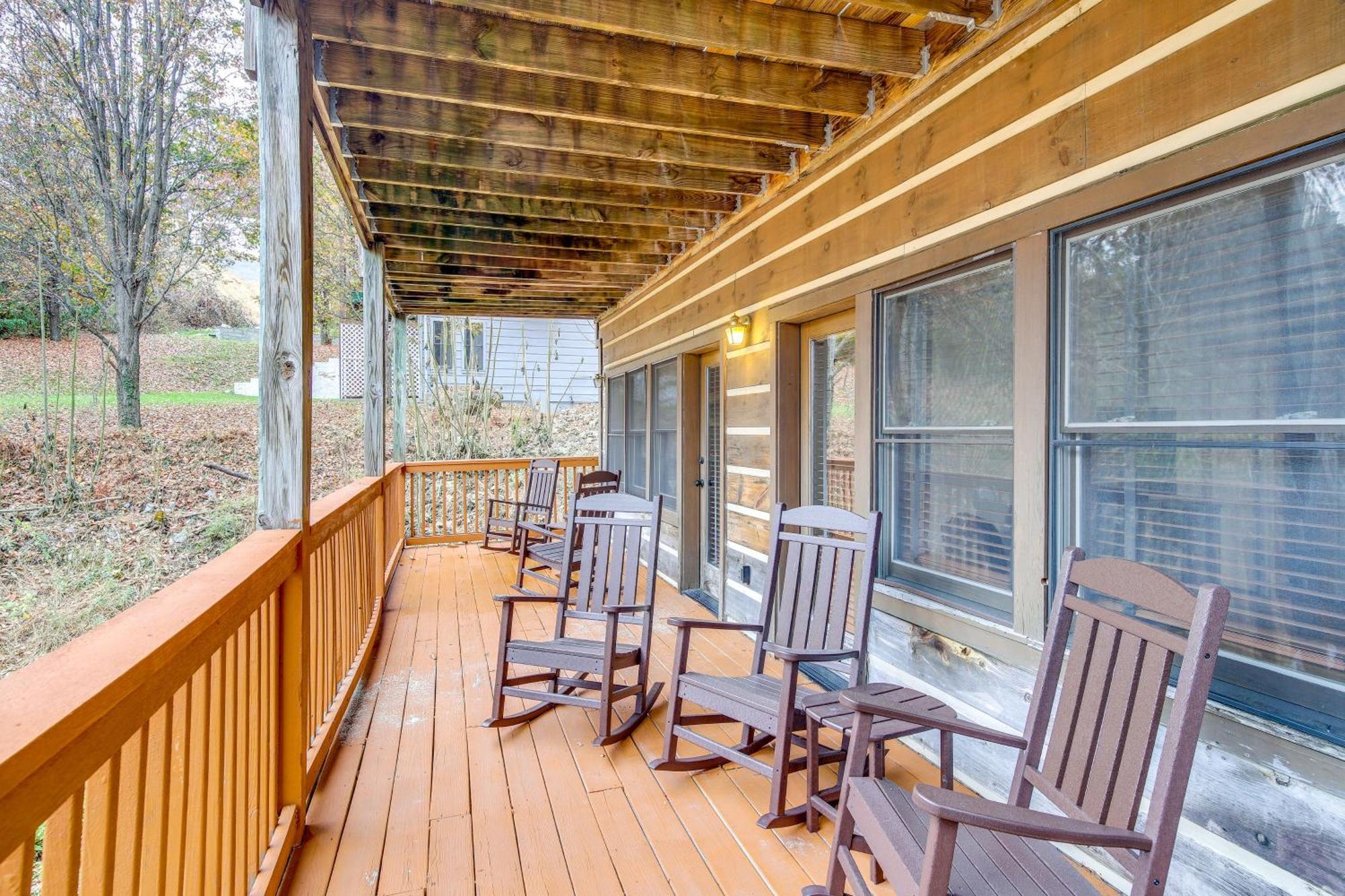Pet-Friendly Gatlinburg Retreat With Hot Tub! Villa Buitenkant foto