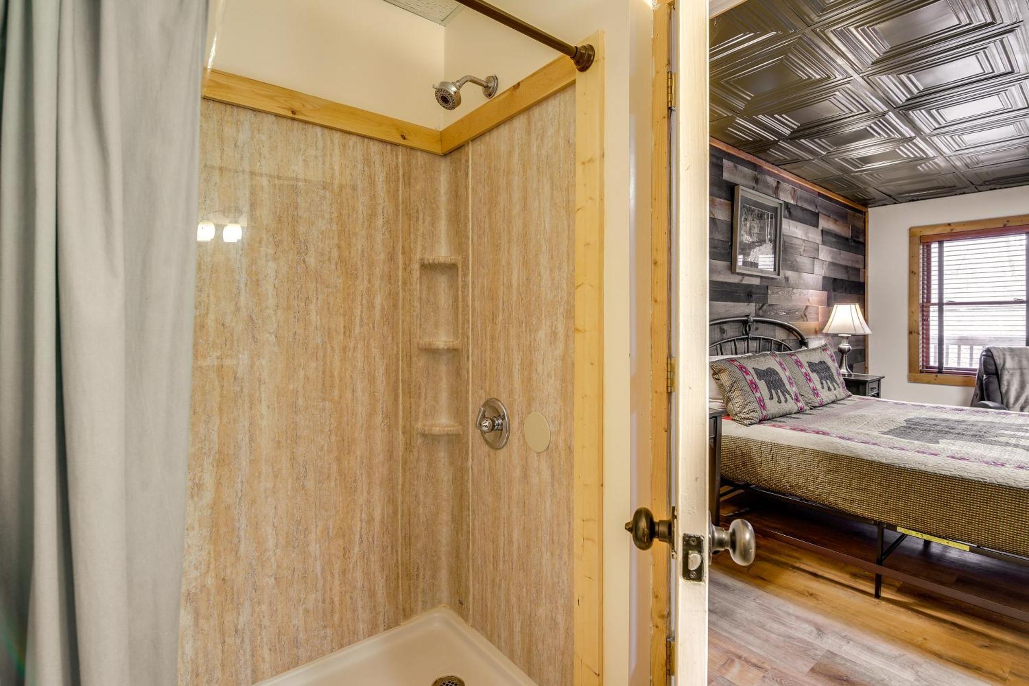 Pet-Friendly Gatlinburg Retreat With Hot Tub! Villa Buitenkant foto