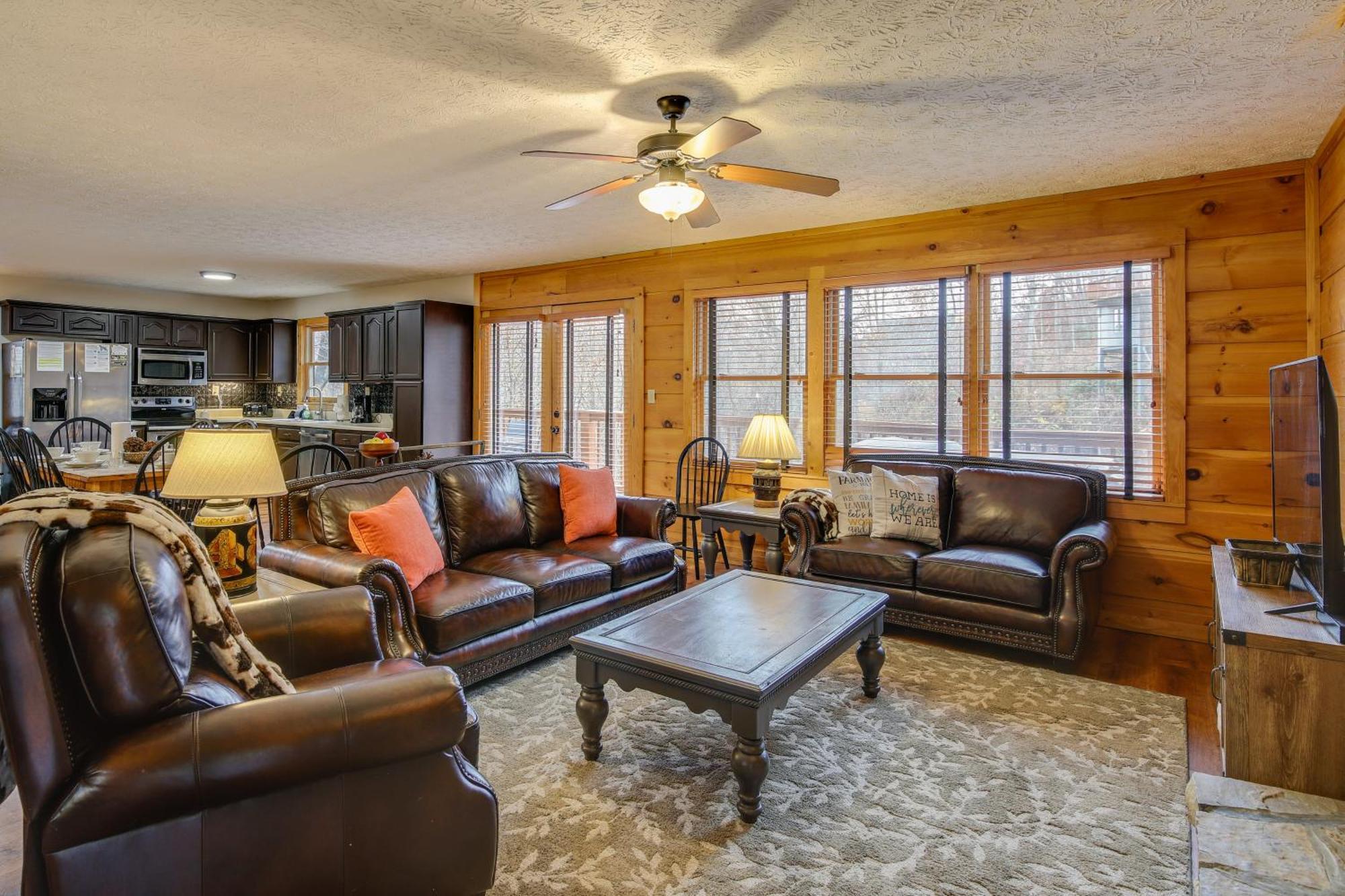Pet-Friendly Gatlinburg Retreat With Hot Tub! Villa Buitenkant foto