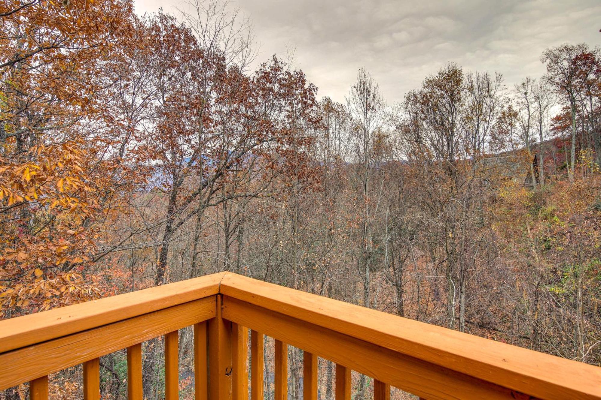 Pet-Friendly Gatlinburg Retreat With Hot Tub! Villa Buitenkant foto