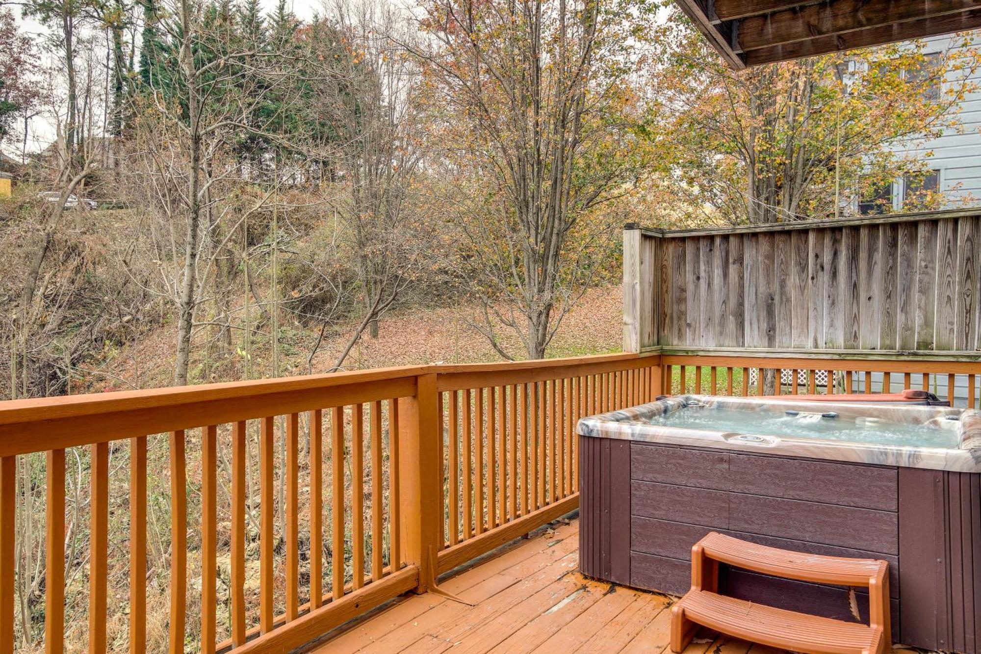 Pet-Friendly Gatlinburg Retreat With Hot Tub! Villa Buitenkant foto
