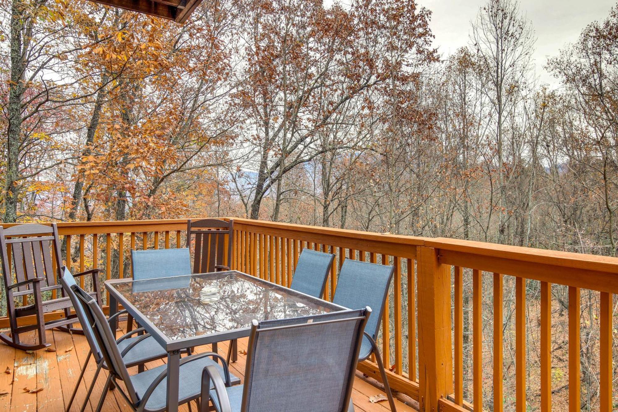 Pet-Friendly Gatlinburg Retreat With Hot Tub! Villa Buitenkant foto